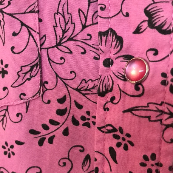 Women’s medium Cow Girl pink western shirt - Picture 4 of 5